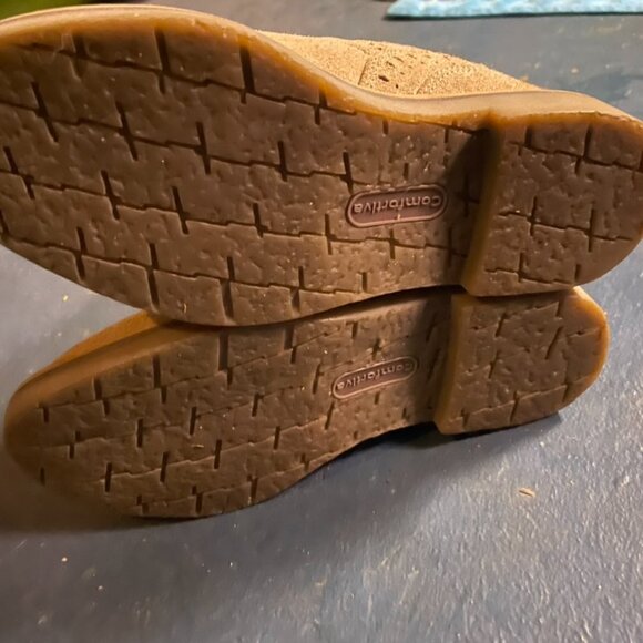 Raya Suede Boots by Comfortiva women's Chelsea boots size 6 beautiful cutouts - Picture 4 of 6